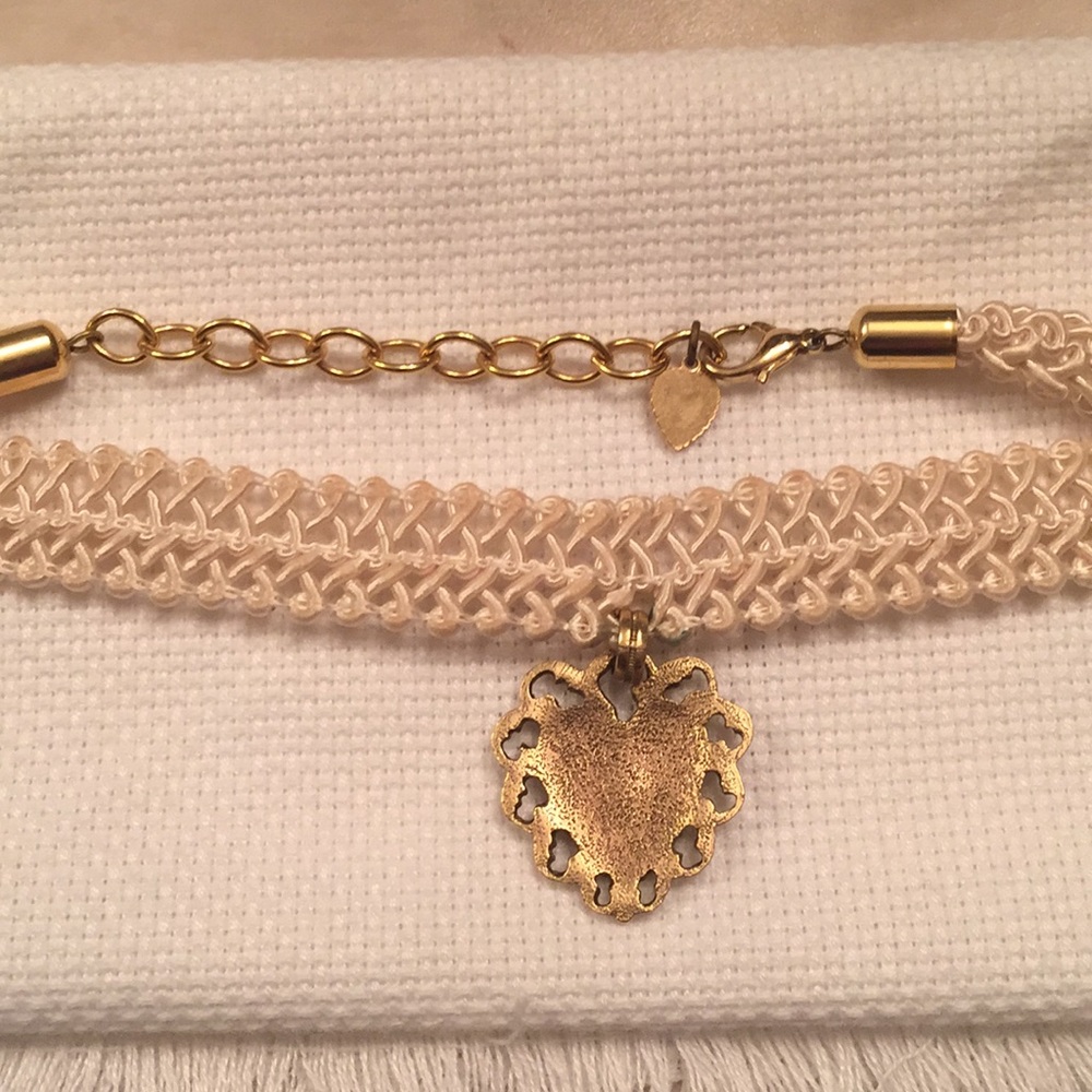 Choker - Picture 3 of 4